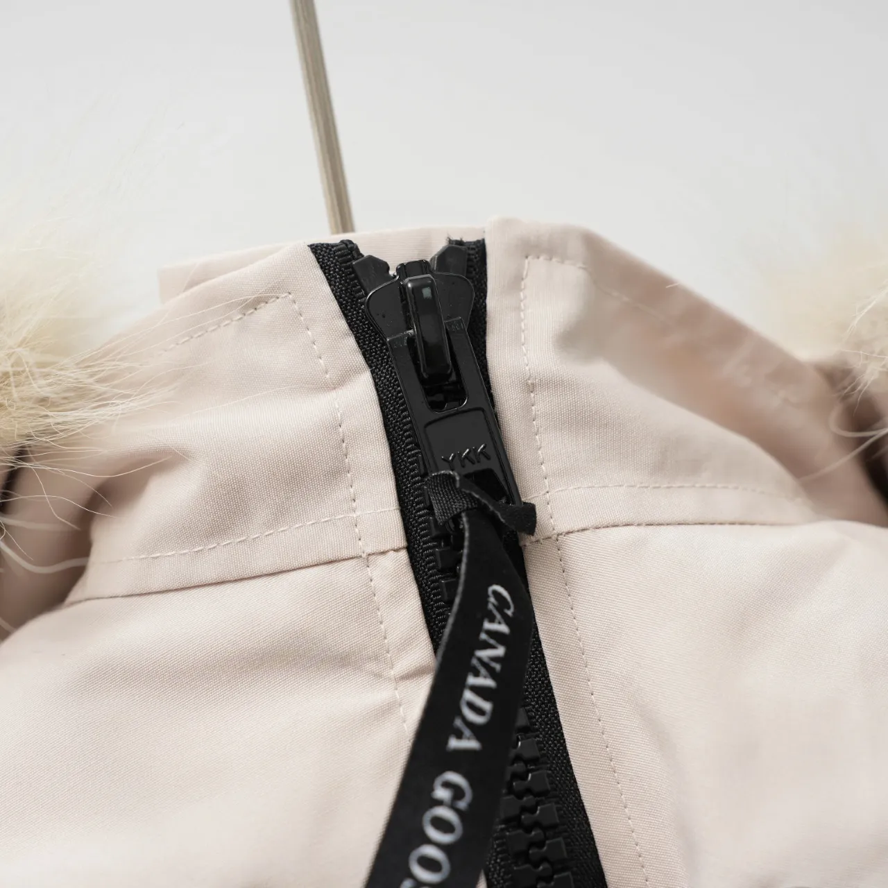 P720 CANADA GOOSE丨Canada Goose 02 hooded fur collar down jacket Color: Off-white Size: XS-XL